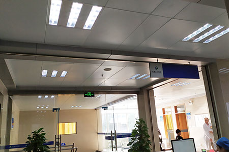Rejilla adosable para tubo LED