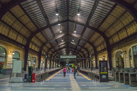 Soluciones de iluminación LED para estaciones de pasajeros