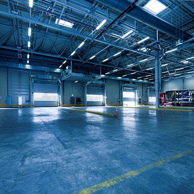 Soluciones de iluminación LED para fábricas y depósitos
